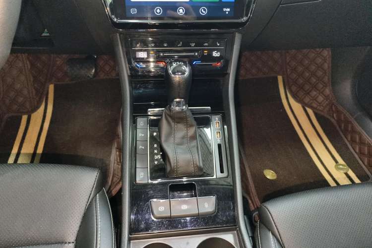 Used Skoda Superb 2019 Facelifted TSI280 DSG Comfort Edition Gear Lever
