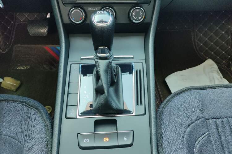 Used Skoda Superb 2019 TSI280 DSG Standard Edition Gear Lever