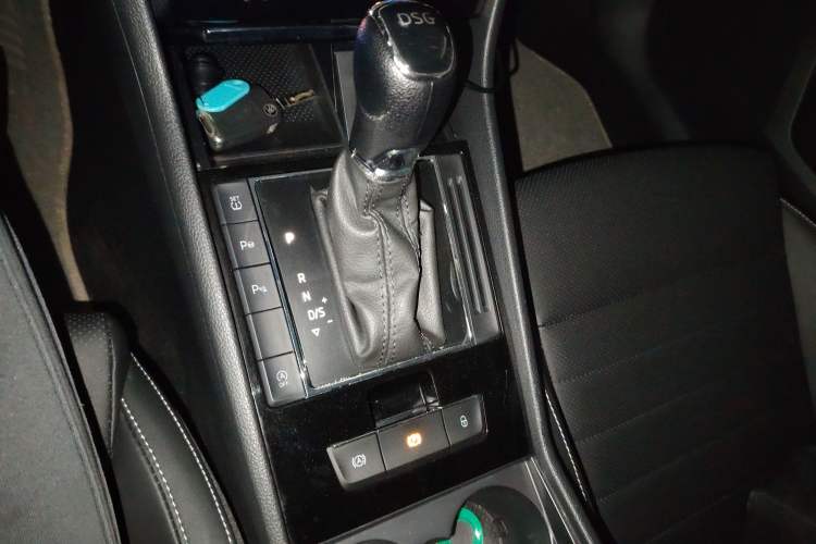 Used Skoda Superb 2019 Restyled TSI330 DSG Comfort Edition Gear Lever