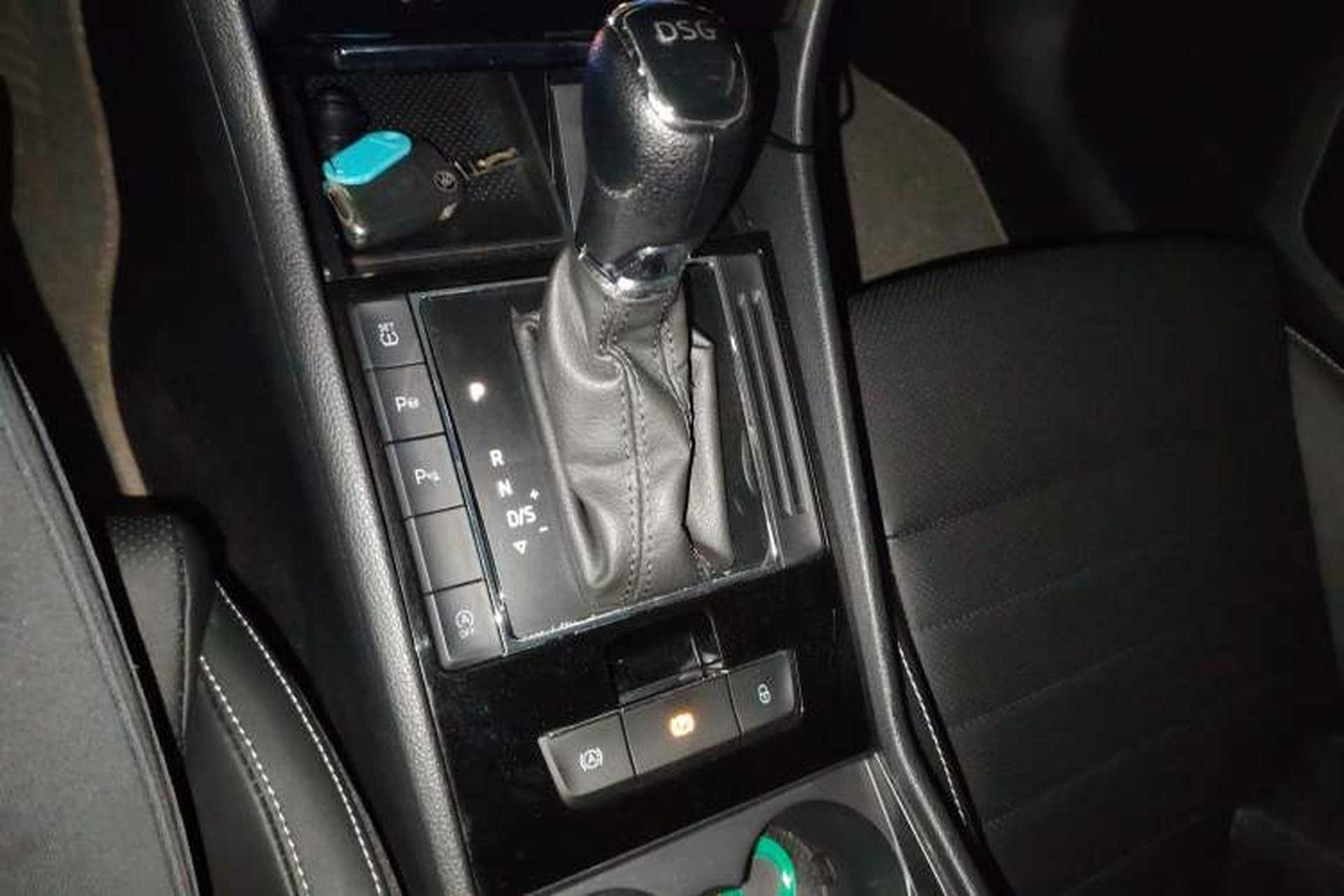 Used Skoda Superb 2019 Restyled TSI330 DSG Comfort Edition Gear Lever