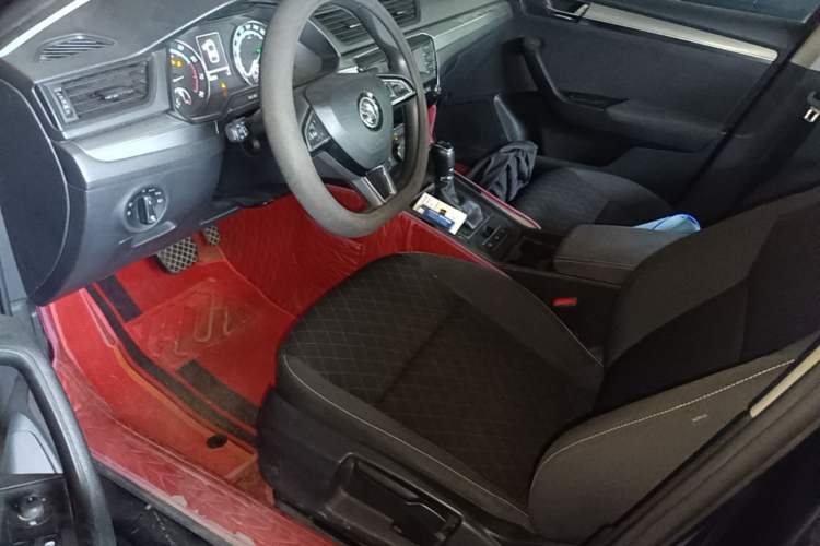Used Skoda Superb 2019 Restyled TSI280 DSG Standard Edition Left Front Seat