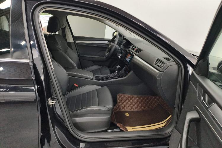 Used Skoda Superb 2019 Facelifted TSI280 DSG Comfort Edition Right Front Seat
