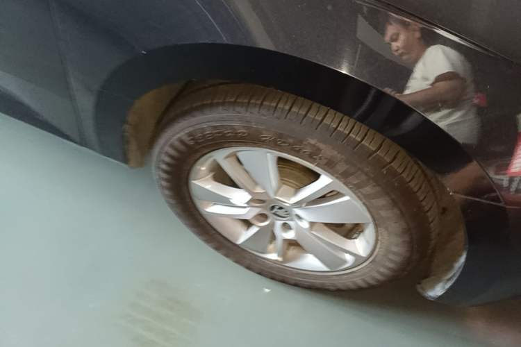 Used Skoda Superb 2019 Restyled TSI280 DSG Standard Edition Right Front Wheel Hub