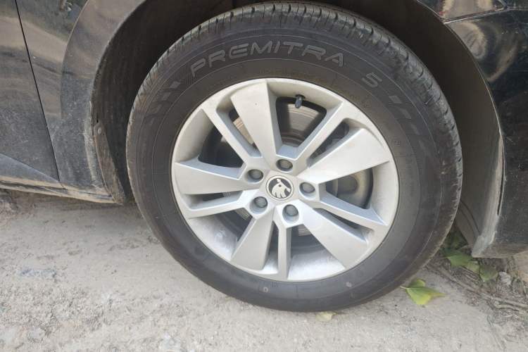 Used Skoda Superb 2019 Restyled TSI280 DSG Standard Edition Right Front Wheel Hub