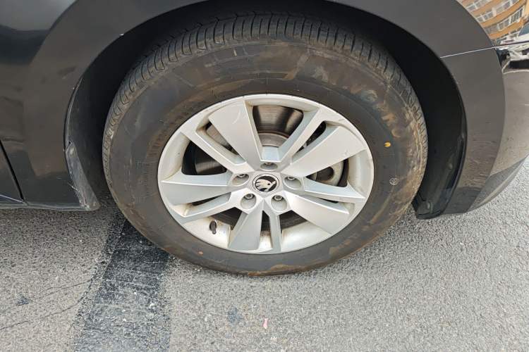 Used Skoda Superb 2019 TSI280 DSG Standard Edition Right Front Wheel Hub