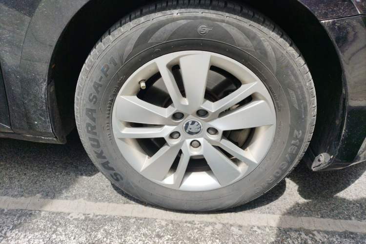 Used Skoda Superb 2019 TSI280 DSG Standard Edition Right Front Wheel Hub