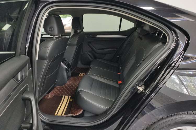Used Skoda Superb 2019 Facelifted TSI280 DSG Comfort Edition Right Rear Seat