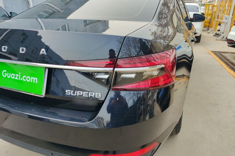 Used Skoda Superb 2019 TSI280 DSG Standard Edition Right Rear Taillight