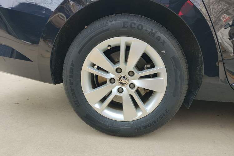 Used Skoda Superb 2019 TSI280 DSG Standard Edition Right Rear Wheel Hub