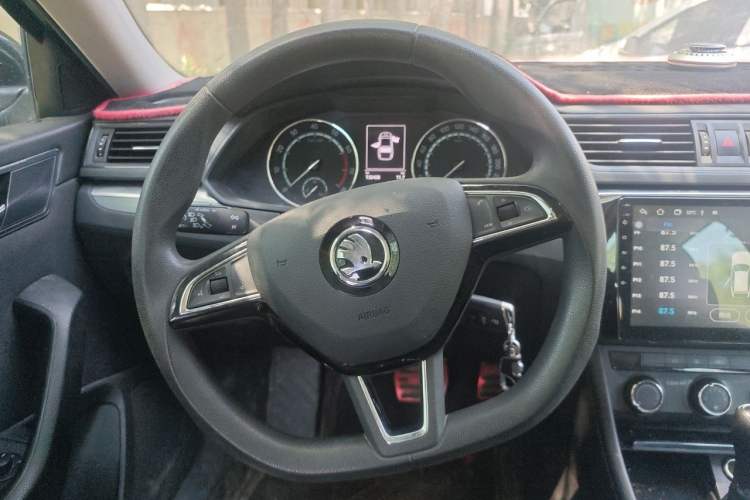 Used Skoda Superb 2019 Restyled TSI280 DSG Standard Edition Steering Wheel