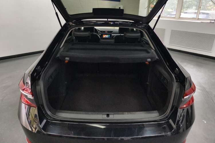 Used Skoda Superb 2019 Facelifted TSI280 DSG Comfort Edition Trunk
