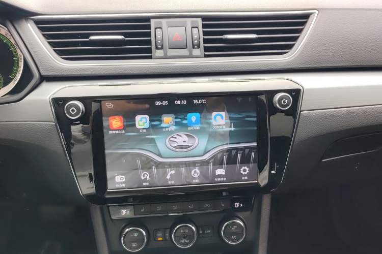 Used Skoda Superb 2019 TSI280 DSG Comfort Edition Audio And AC Panel