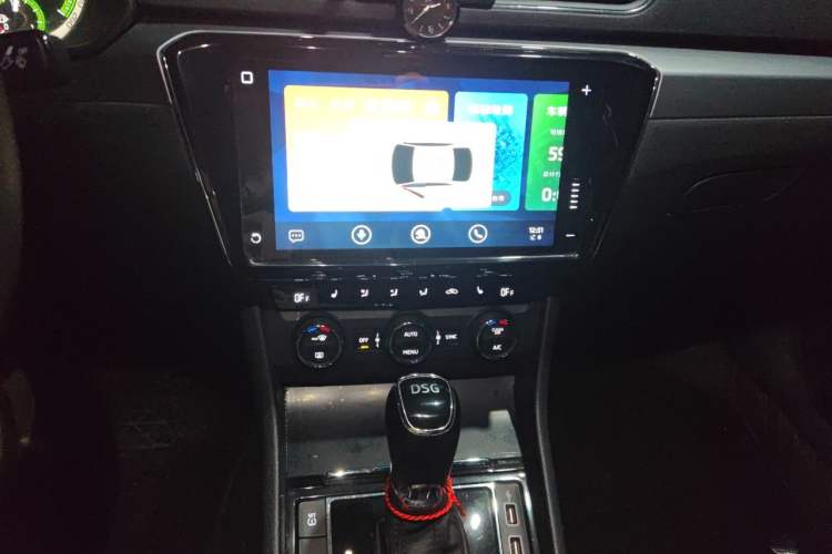 Used Skoda Superb 2019 TSI280 DSG Comfort Edition Audio And AC Panel