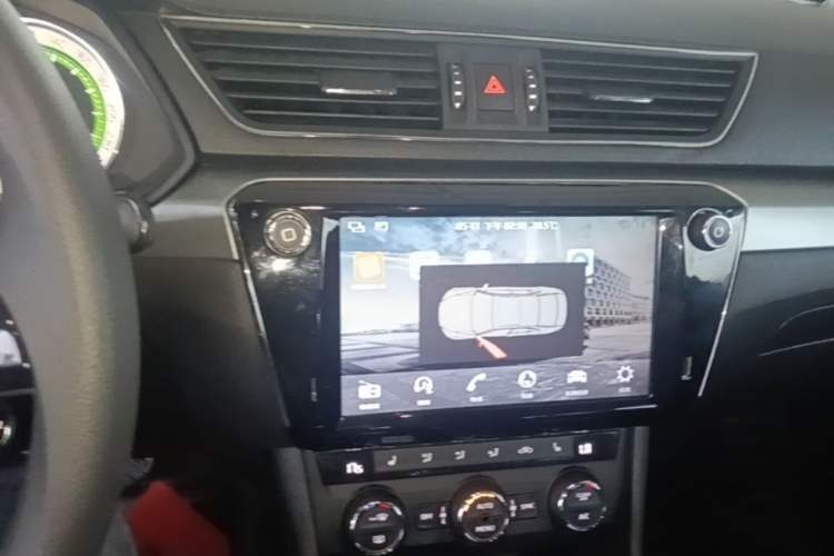 Used Skoda Superb 2019 TSI280 DSG Comfort Edition Audio And AC Panel