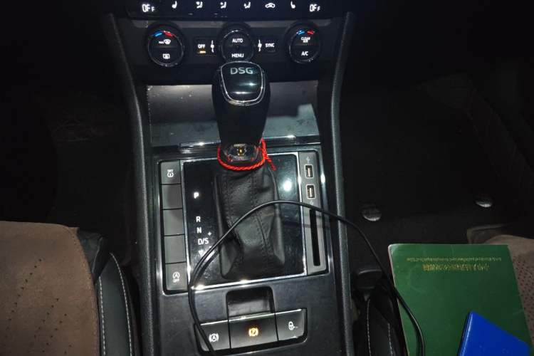 Used Skoda Superb 2019 TSI280 DSG Comfort Edition Gear Lever