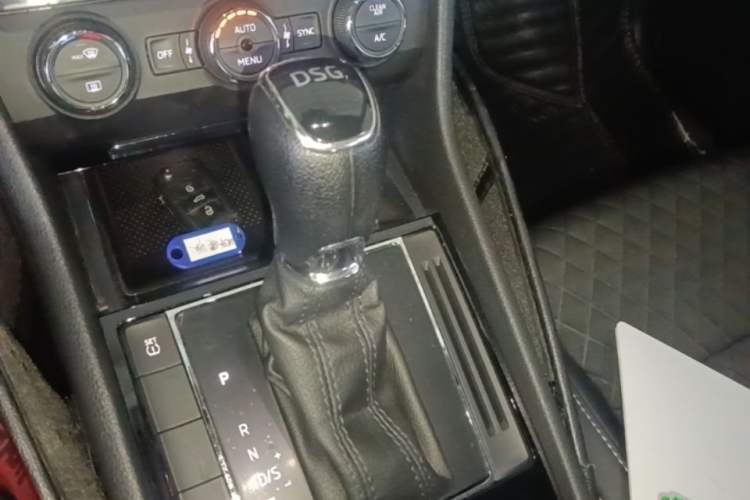 Used Skoda Superb 2019 TSI280 DSG Comfort Edition Gear Lever