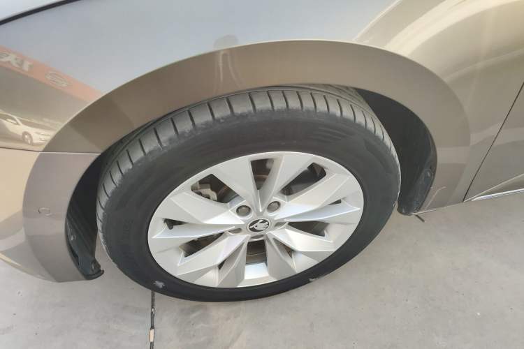 Used Skoda Superb 2019 TSI280 DSG Comfort Edition Left Front Wheel Hub