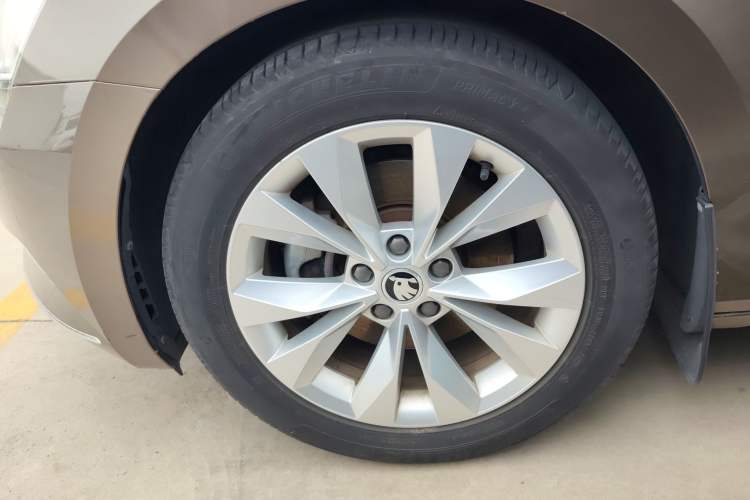 Used Skoda Superb 2019 TSI280 DSG Comfort Edition Left Front Wheel Hub