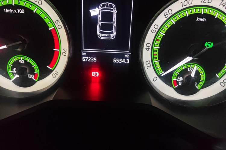 Used Skoda Superb 2019 TSI280 DSG Comfort Edition Odometer Close Up