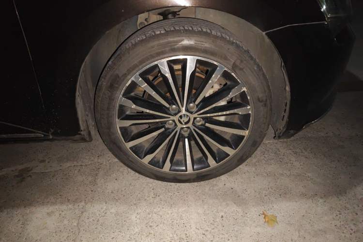 Used Skoda Superb 2019 TSI280 DSG Comfort Edition Right Front Wheel Hub