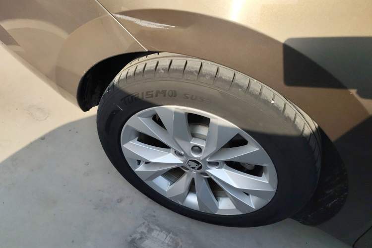 Used Skoda Superb 2019 TSI280 DSG Comfort Edition Right Rear Wheel Hub