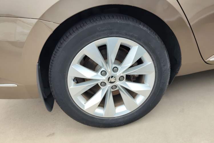 Used Skoda Superb 2019 TSI280 DSG Comfort Edition Right Rear Wheel Hub