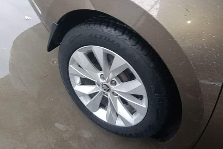 Used Skoda Superb 2019 TSI280 DSG Comfort Edition Right Rear Wheel Hub
