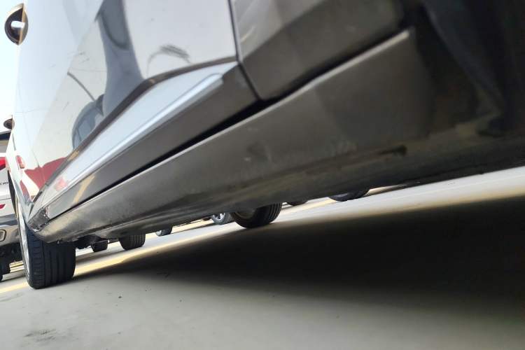 Used Skoda Superb 2019 TSI280 DSG Comfort Edition Right Side Sill