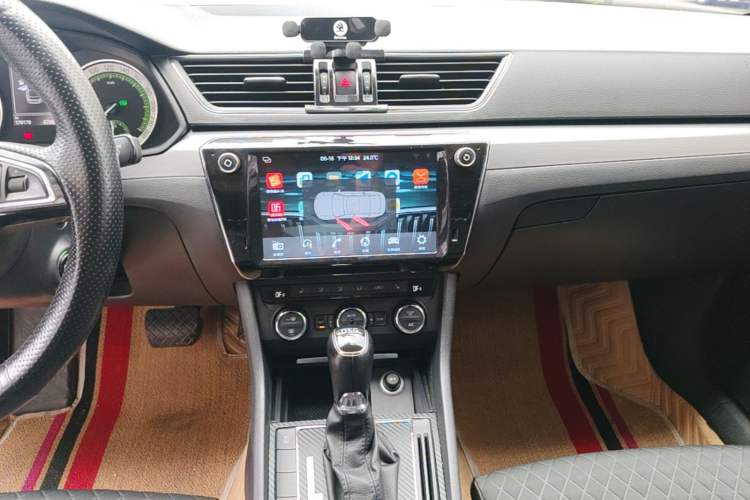 Used Skoda Superb 2019 TSI280 DSG Comfort Edition Audio And AC Panel