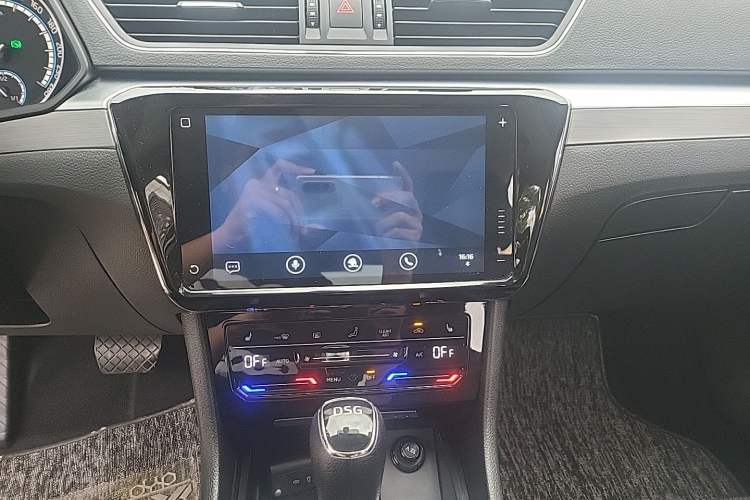 Used Skoda Superb 2019 TSI280 DSG Comfort Edition Audio And AC Panel