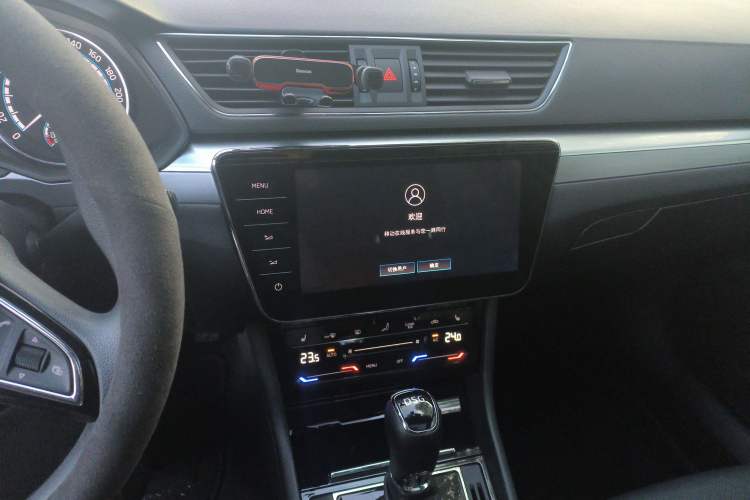 Used Skoda Superb 2019 Facelifted TSI280 DSG Comfort Edition Audio And AC Panel