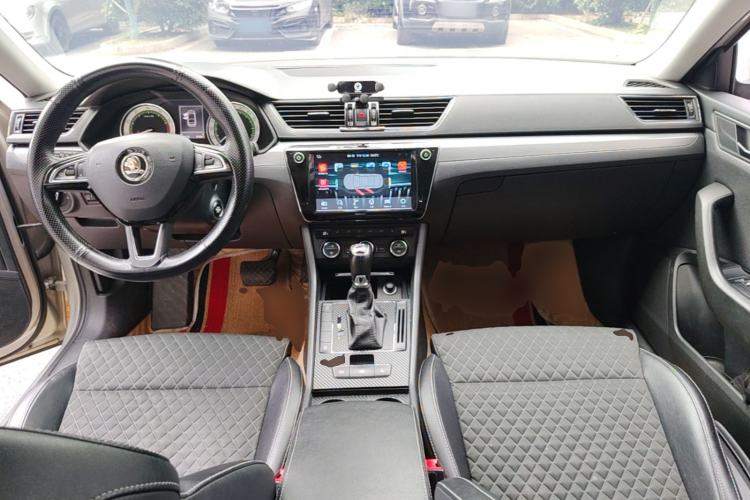 Used Skoda Superb 2019 TSI280 DSG Comfort Edition Center Console