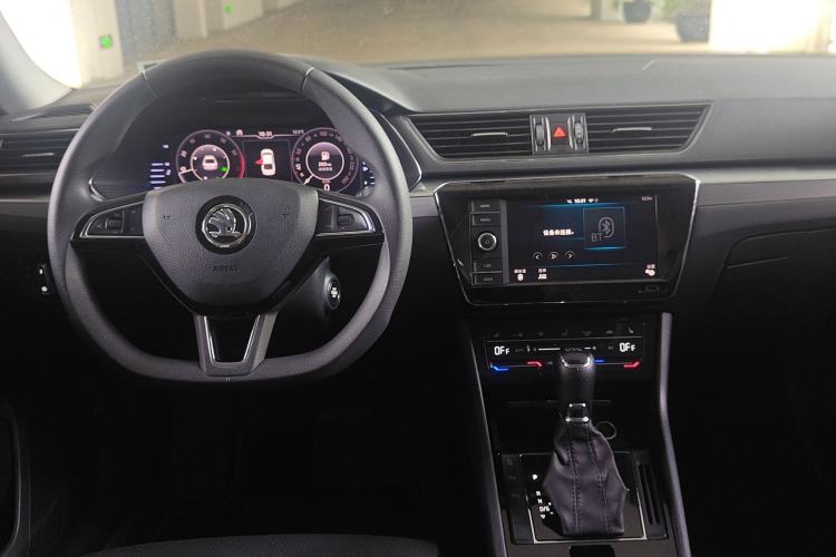Used Skoda Superb 2019 TSI280 DSG Comfort Edition Center Console