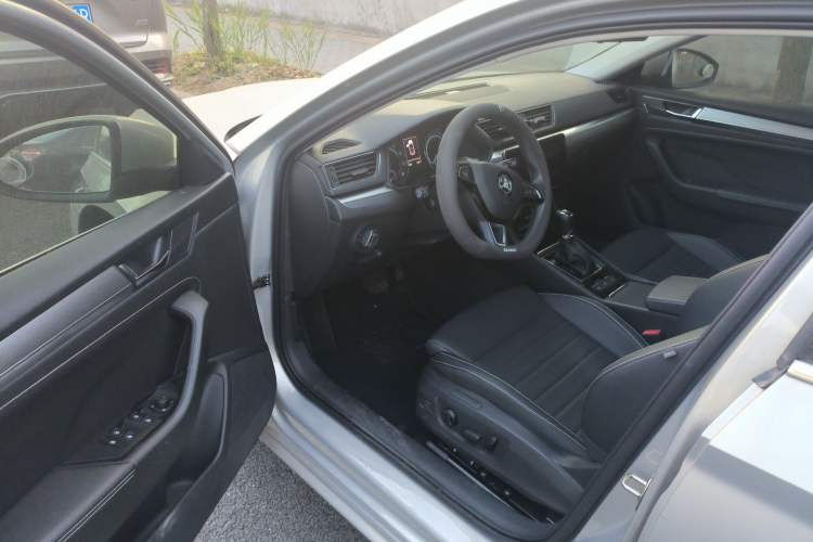 Used Skoda Superb 2019 Facelifted TSI280 DSG Comfort Edition Driver Seat