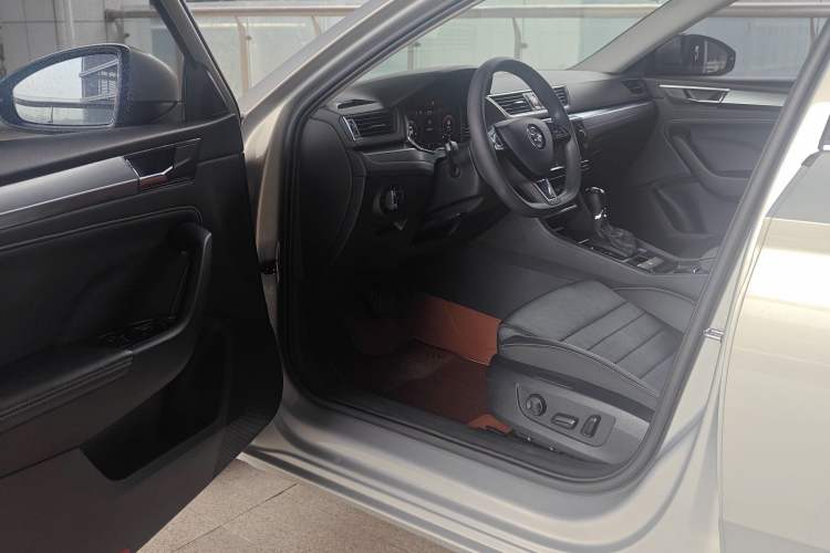 Used Skoda Superb 2019 TSI280 DSG Comfort Edition Driver Seat