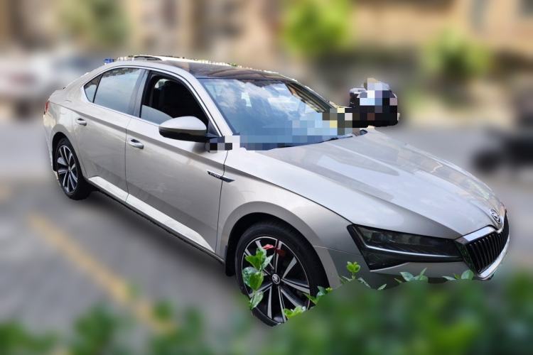 Used Skoda Superb 2019 TSI330 DSG Luxury Edition Front Right 45 Deg
