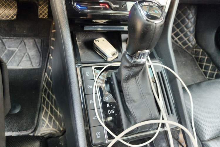 Used Skoda Superb 2019 TSI330 DSG Luxury Edition Gear Lever