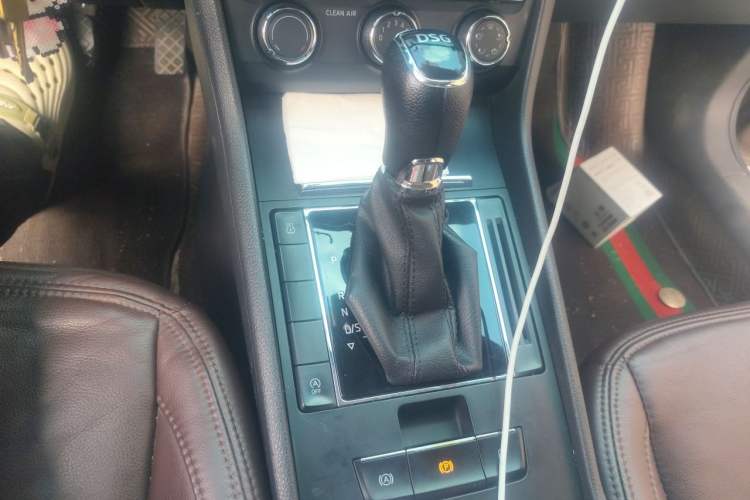 Used Skoda Superb 2019 TSI280 DSG Standard Edition Gear Lever