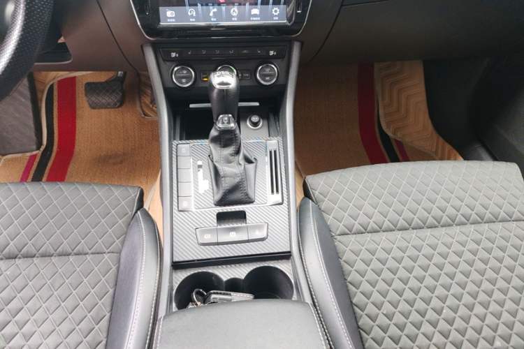 Used Skoda Superb 2019 TSI280 DSG Comfort Edition Gear Lever