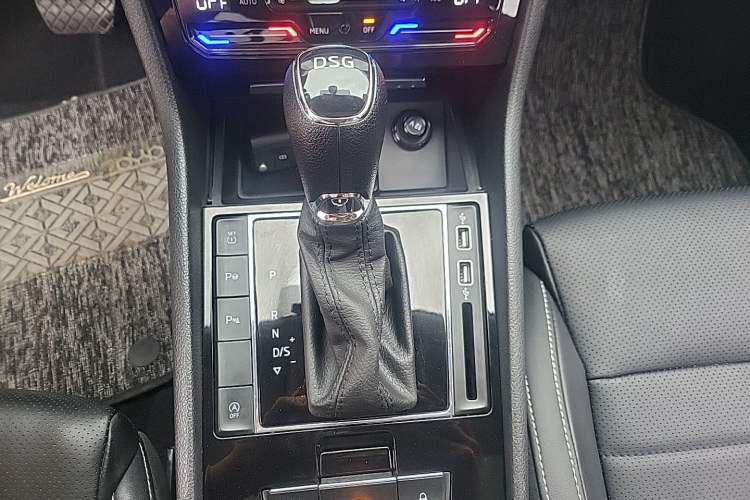 Used Skoda Superb 2019 TSI280 DSG Comfort Edition Gear Lever