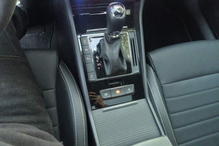 Used Skoda Superb 2019 Facelifted TSI280 DSG Comfort Edition Gear Lever