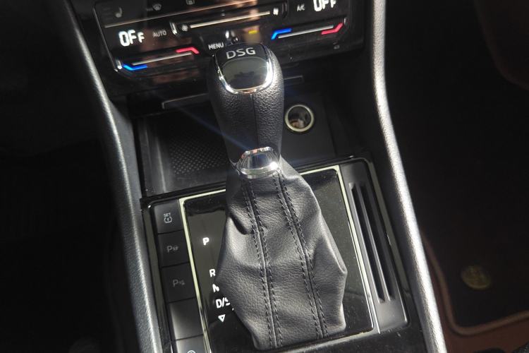 Used Skoda Superb 2019 TSI280 DSG Comfort Edition Gear Lever