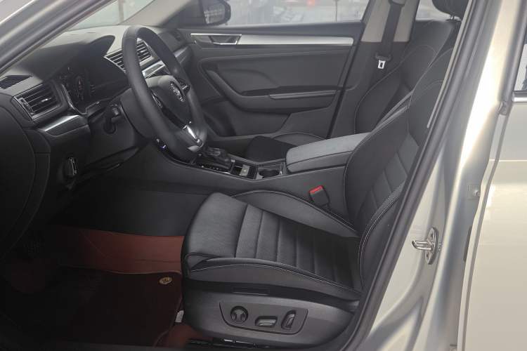 Used Skoda Superb 2019 TSI280 DSG Comfort Edition Interior 1