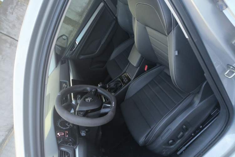 Used Skoda Superb 2019 Facelifted TSI280 DSG Comfort Edition Left Front Seat