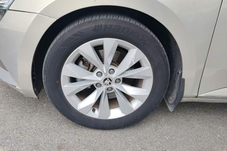 Used Skoda Superb 2019 TSI280 DSG Comfort Edition Left Front Wheel Hub