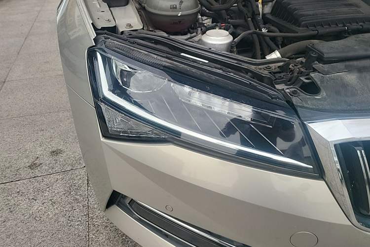 Used Skoda Superb 2019 TSI280 DSG Comfort Edition Right Front Headlight