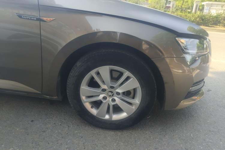 Used Skoda Superb 2019 TSI280 DSG Standard Edition Right Front Wheel Hub