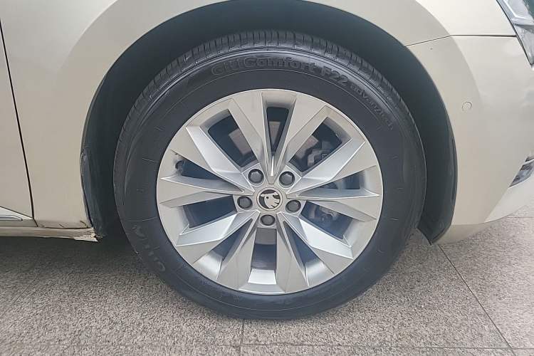 Used Skoda Superb 2019 TSI280 DSG Comfort Edition Right Front Wheel Hub