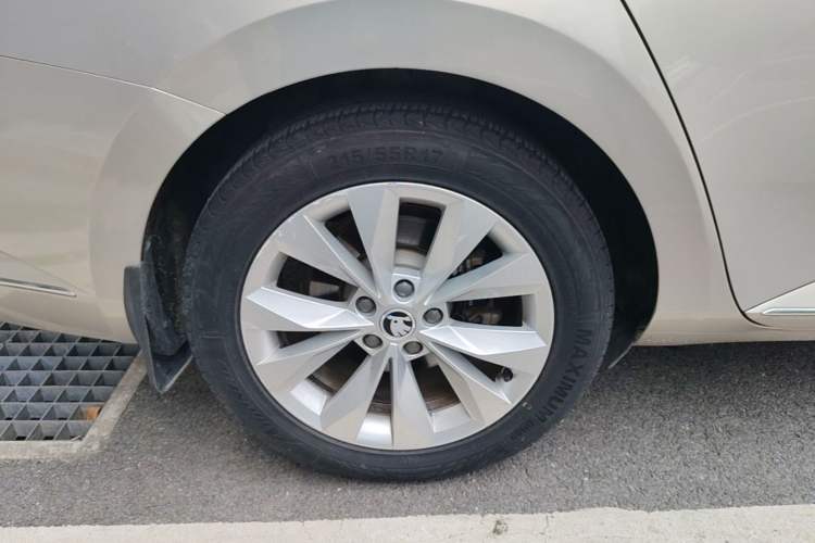 Used Skoda Superb 2019 TSI280 DSG Comfort Edition Right Rear Wheel Hub