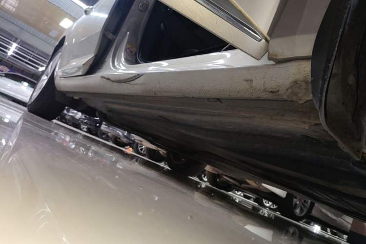 Used Skoda Superb 2019 TSI280 DSG Comfort Edition Right Side Sill